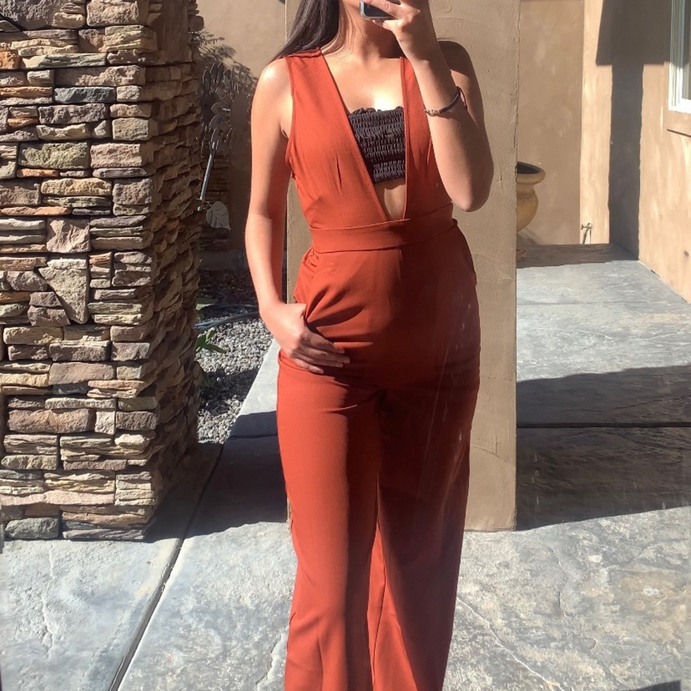 V-NECK JUMPSUIT